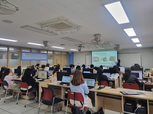 [사진] 이천 모가중, 2026 AI·디지털 클러스터교 지역 네트워크 거점교 합동 연수 운영(1).jpg